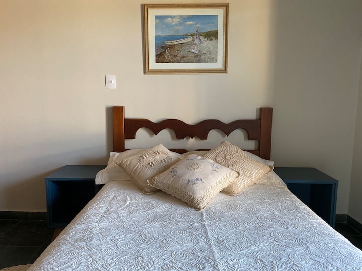 Спална соба 2 со двоен кревет. 