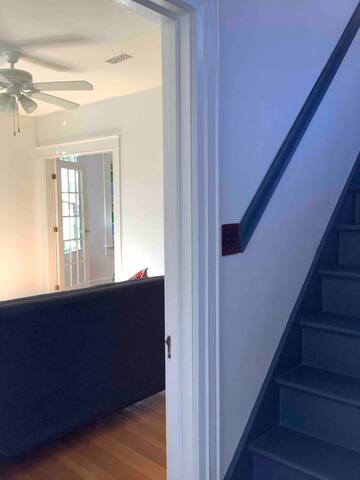 Beautiful house with roof deck fantastic location! gallery image 5