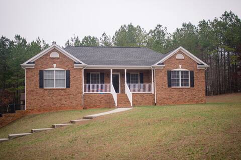 Entire Home, 14 mi to Liberty University