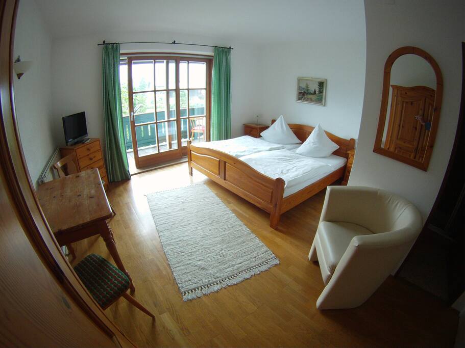 Komfortable Schlafzimmer 1