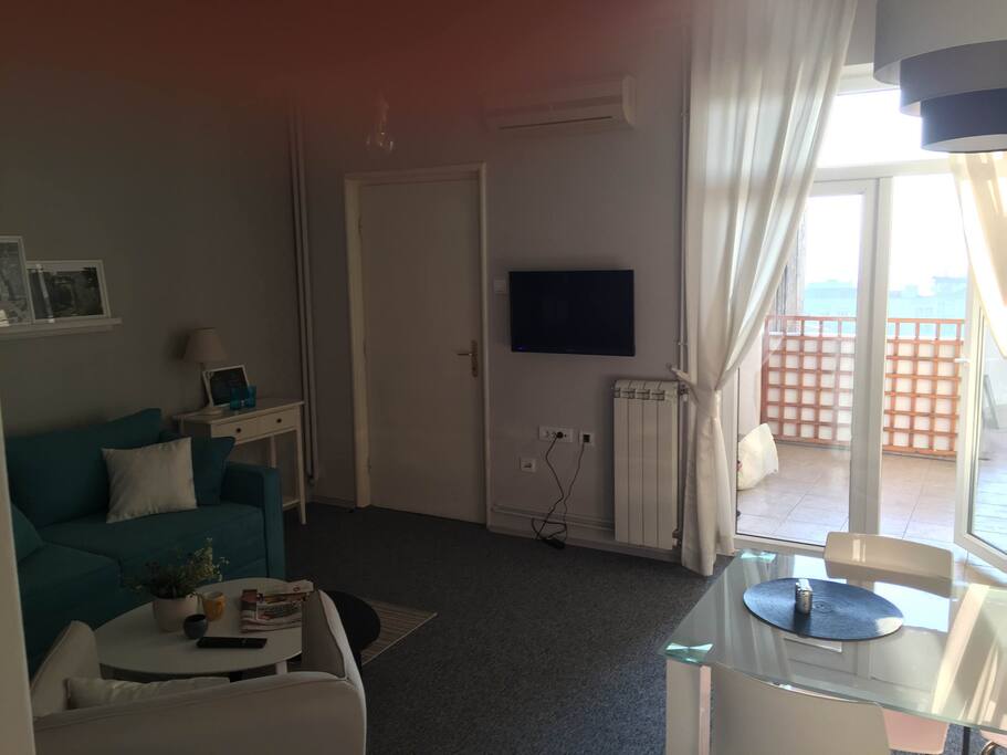 Living room - access to terrace