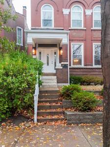 Beautiful Century Home, Great Location Tower Grove