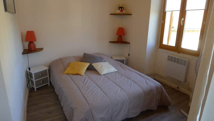 spálňa na prvom poschodí č.3: 10 m2; veľkosť postele 140 cm
