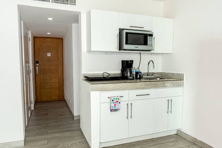 Ocean View Studio W/balcony - Cancún