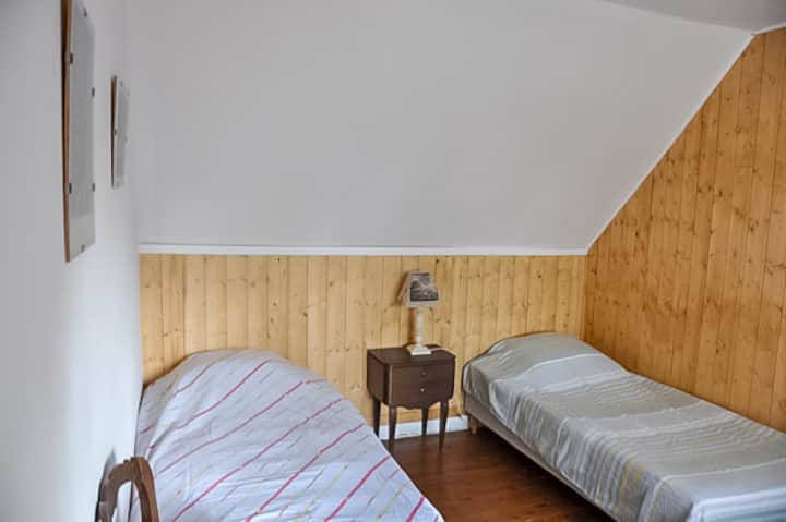 spavaća soba 2 kreveta za jednu osobu