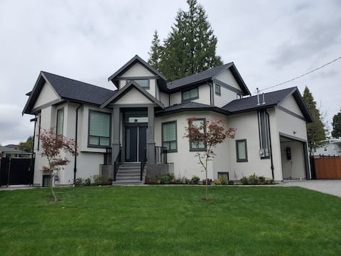 Top Airbnb: Cozy, bright 2 bedroom suite in Coquitlam