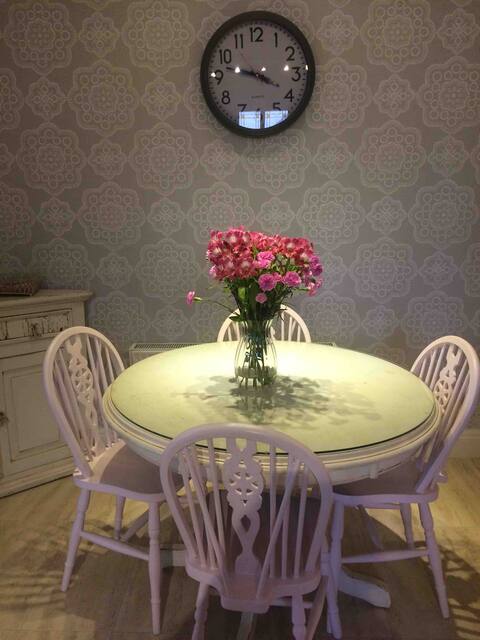 Room for workers or leisure in Hadleigh, Essex