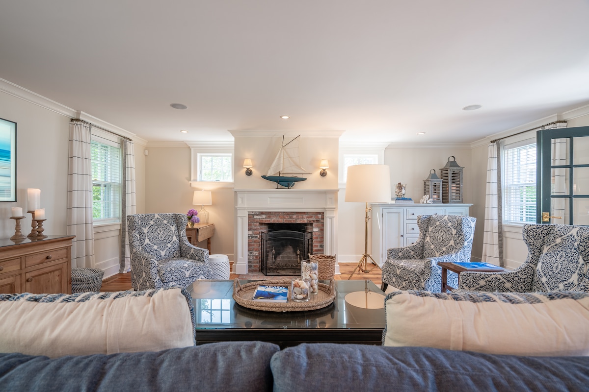 Top Airbnb: Charter House Luxury Home 2 Blocks from Town in Nantucket