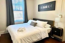 The Harrison G | KING 1BD/1BA Apt near Riverfront