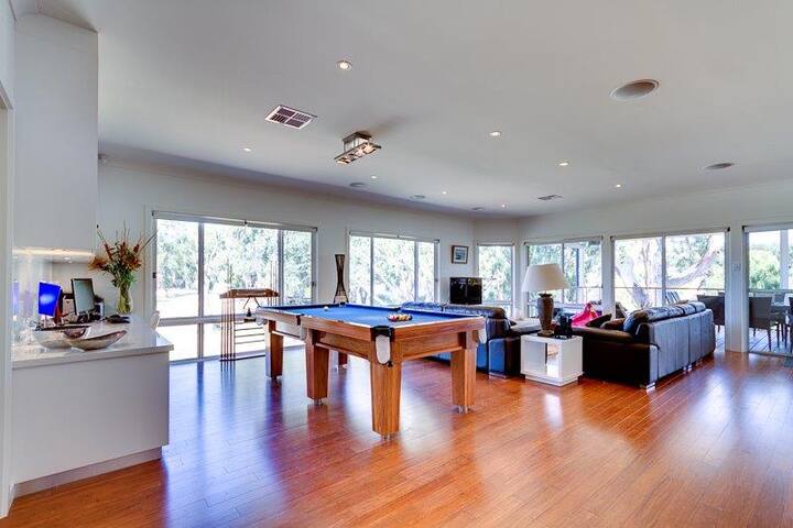 Peninsula Club On The Murray In Mannum - Mannum