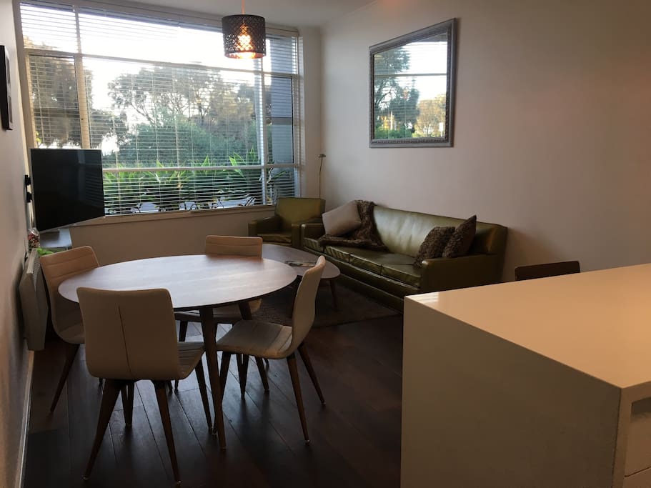 Dining & Lounge Room