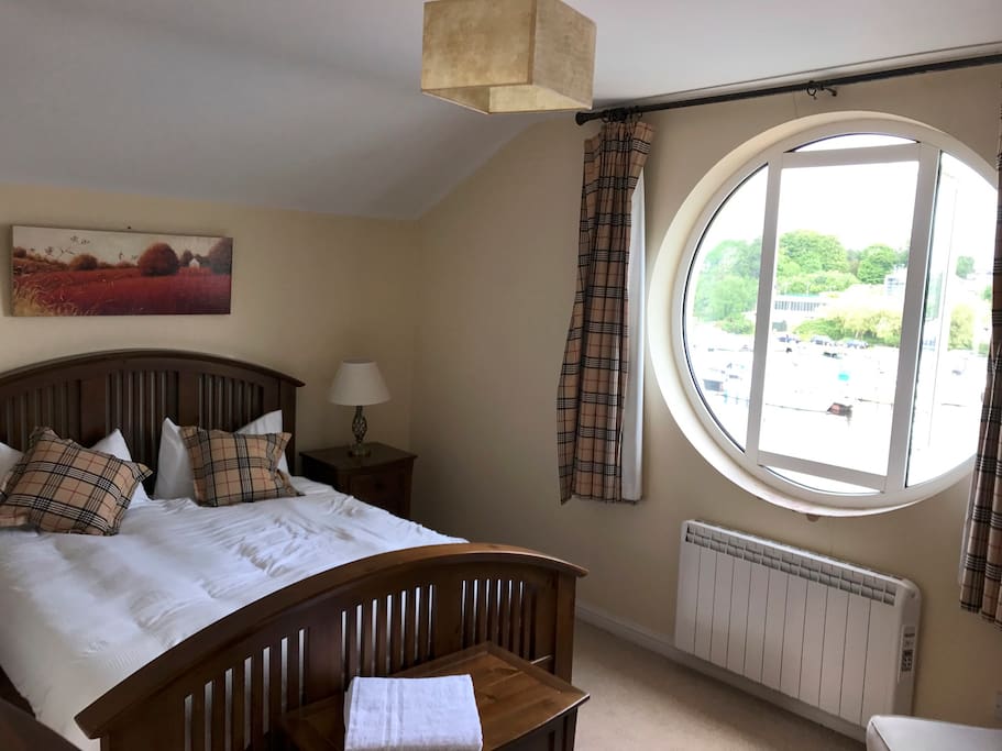 All bedrooms boast and excellent view of the water with high quality furnishings and bed linen/towels.