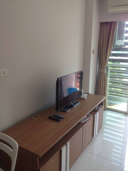 32' LED Samsung TV and Digital cable television.