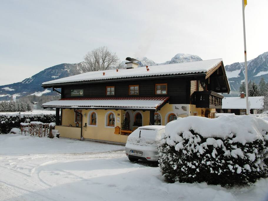 Hausansicht im Winter