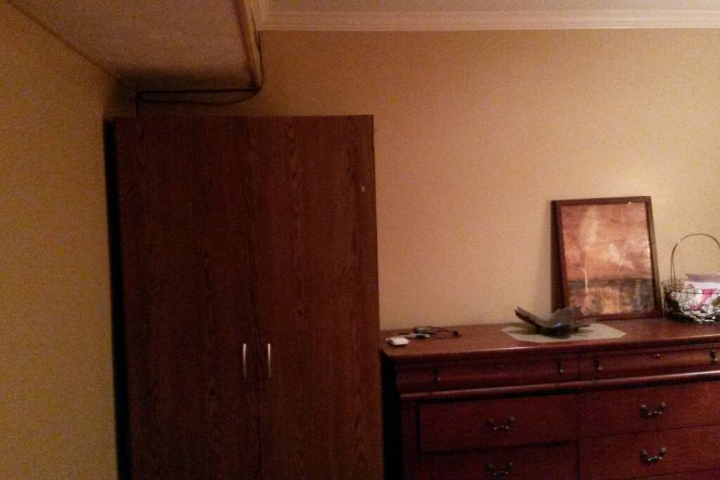 Hang up and drawer space avaialble
