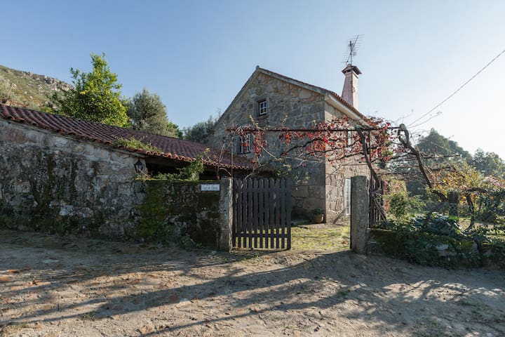 Entire home with 4 bedrooms in ponte da barca - Casa no Monte da Facha, Ponte Lima