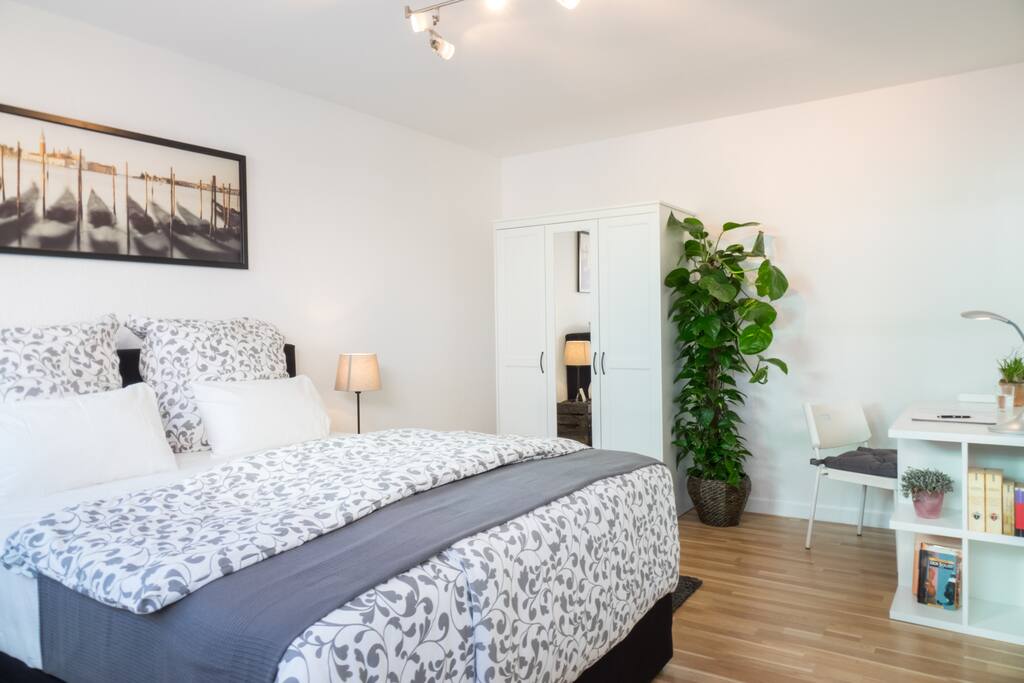 Den Tag ausklingen lassen im Queen-Size Boxspringbett (160 x 200 cm)