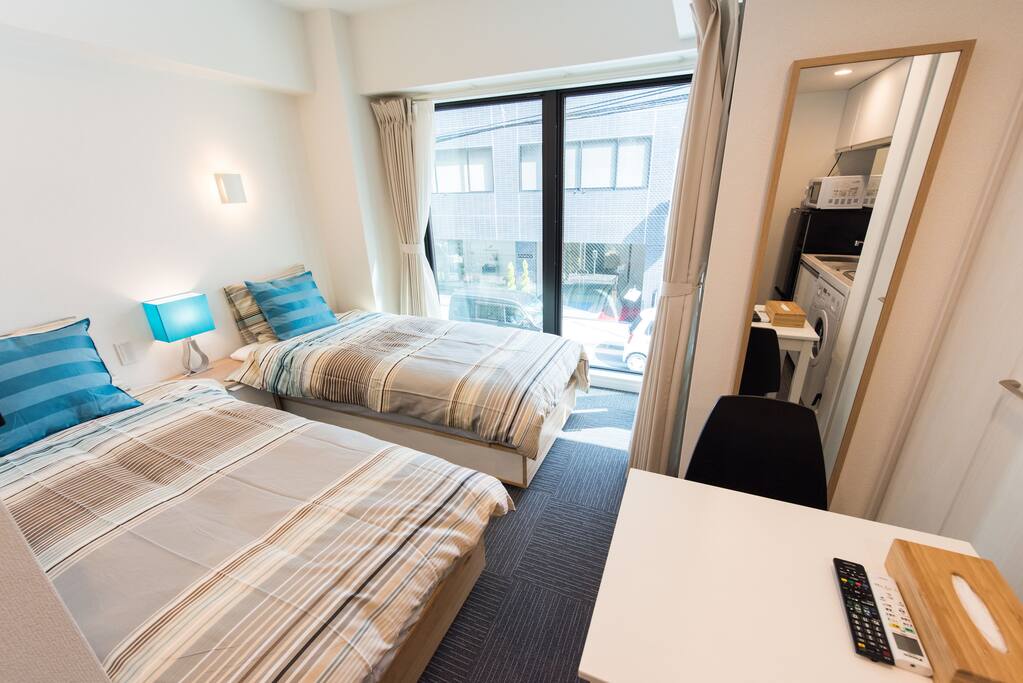 Great natural sunlight with 2 single beds