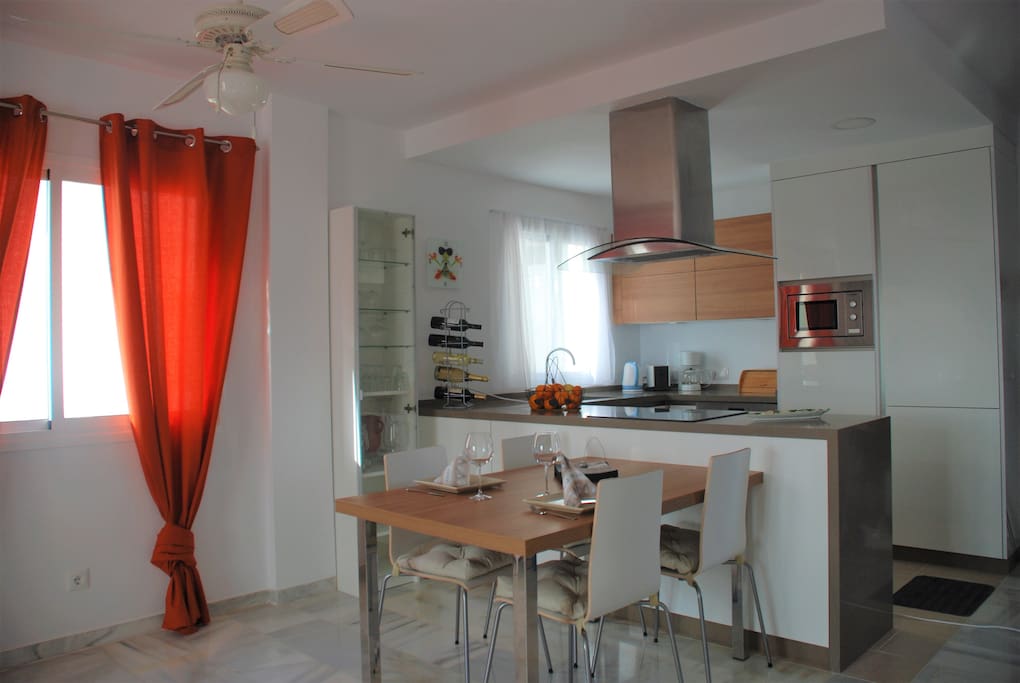 Dining table (chairs for six)