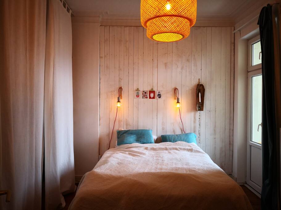 GROSSES SCHLAFZIMMER