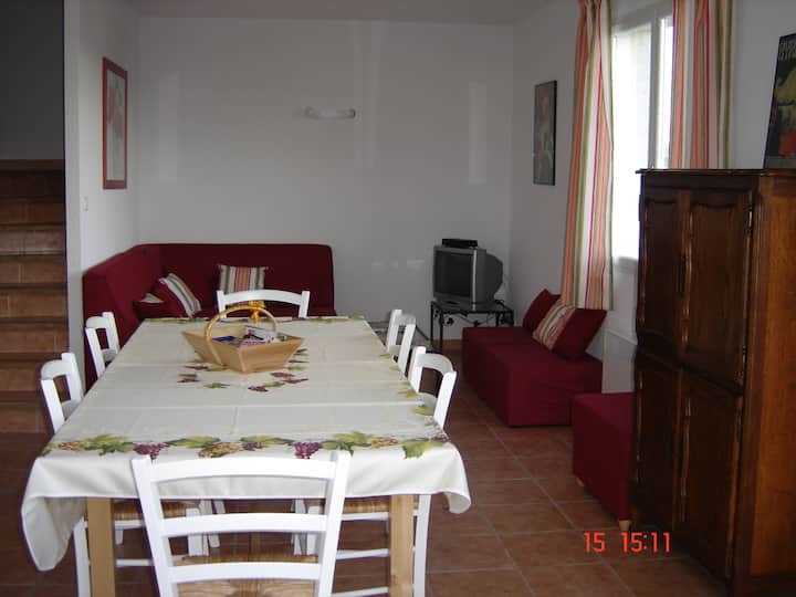Maison De Village Pour 8 Personnes - Latour-de-France