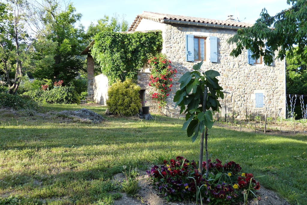 Un bâtiment ancien, rénové avec soin