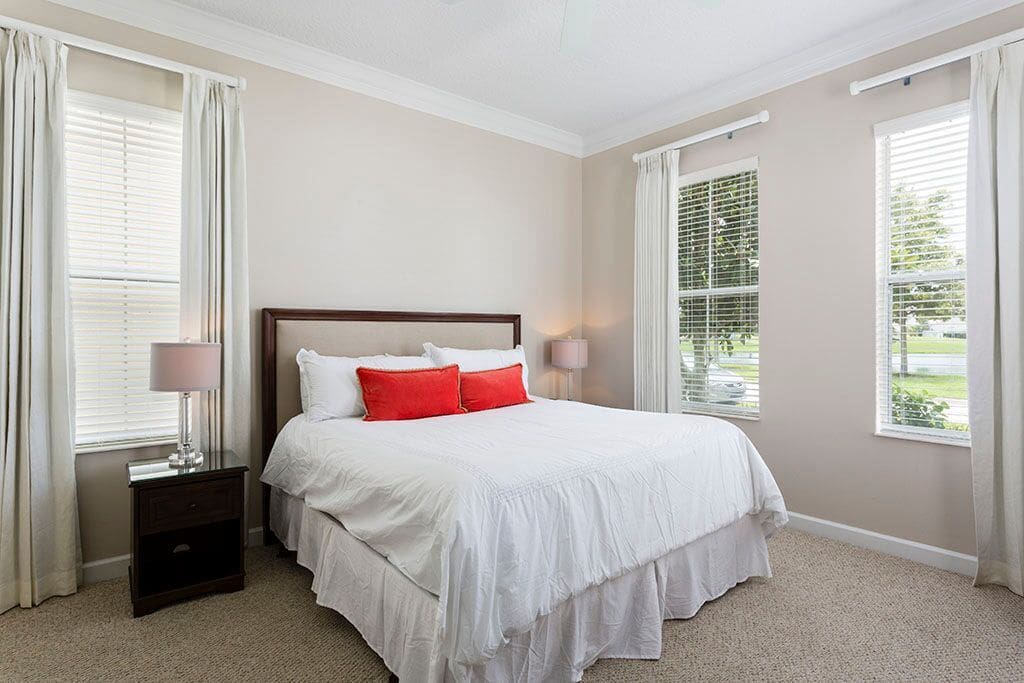 Bedroom,Indoors,Room,Furniture,Cushion