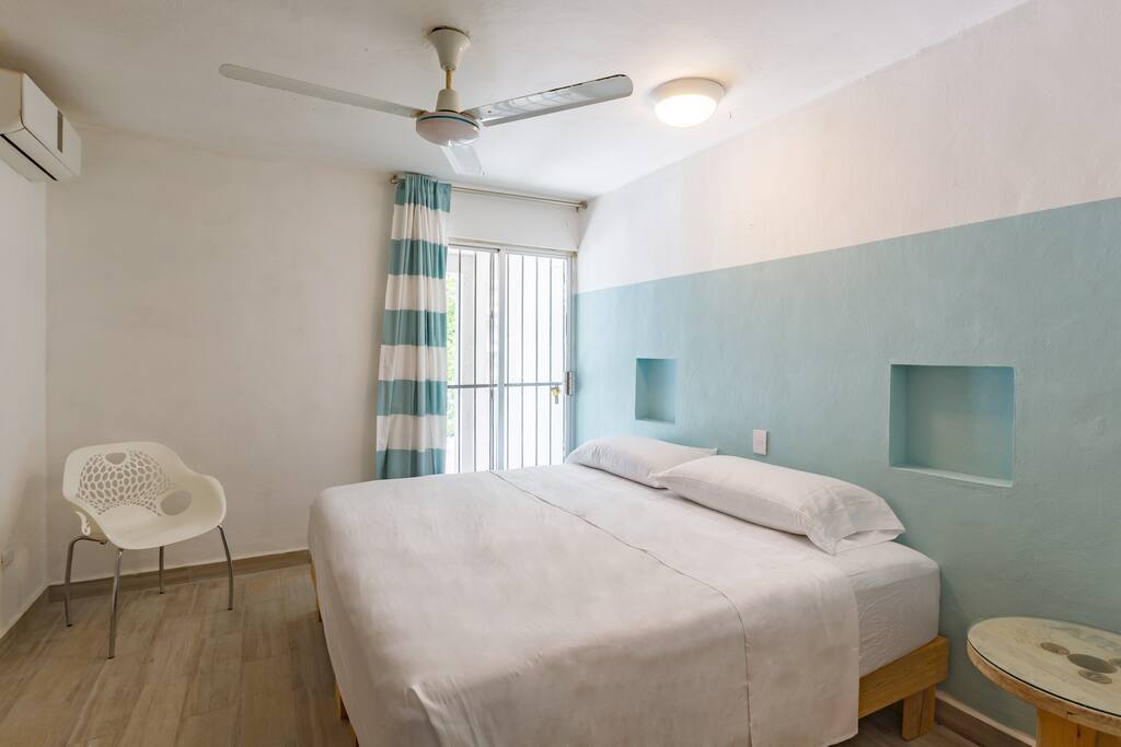 Bedroom 2 (King bed can be separated into 2 twins.)