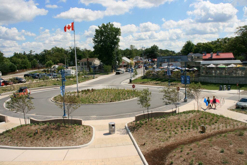 10 minute drive from Main beach at Grand Bend!