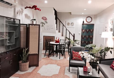 YU-HENG House / Central of Bangkok Old City.