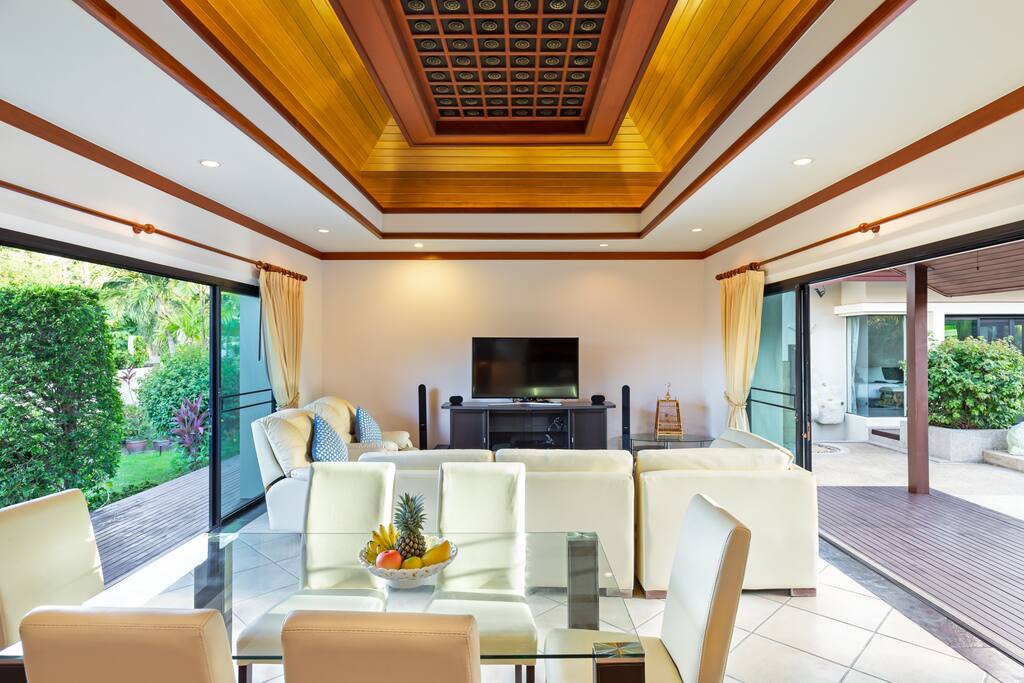 Airy and bright livingroom