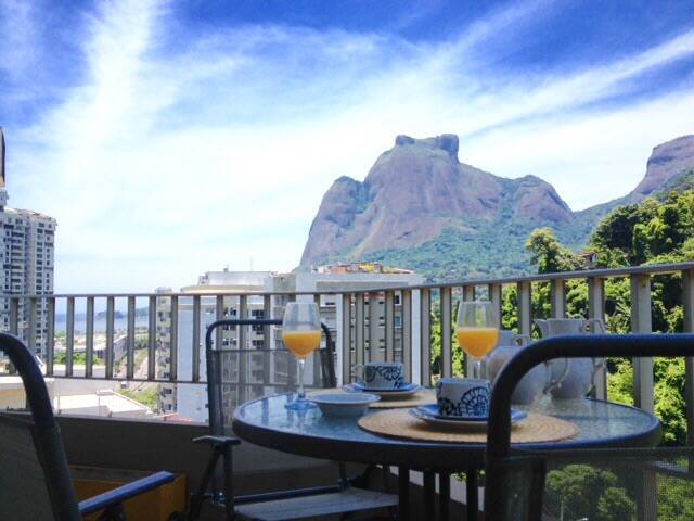 3 rooms, beach and pool, next to Leblon