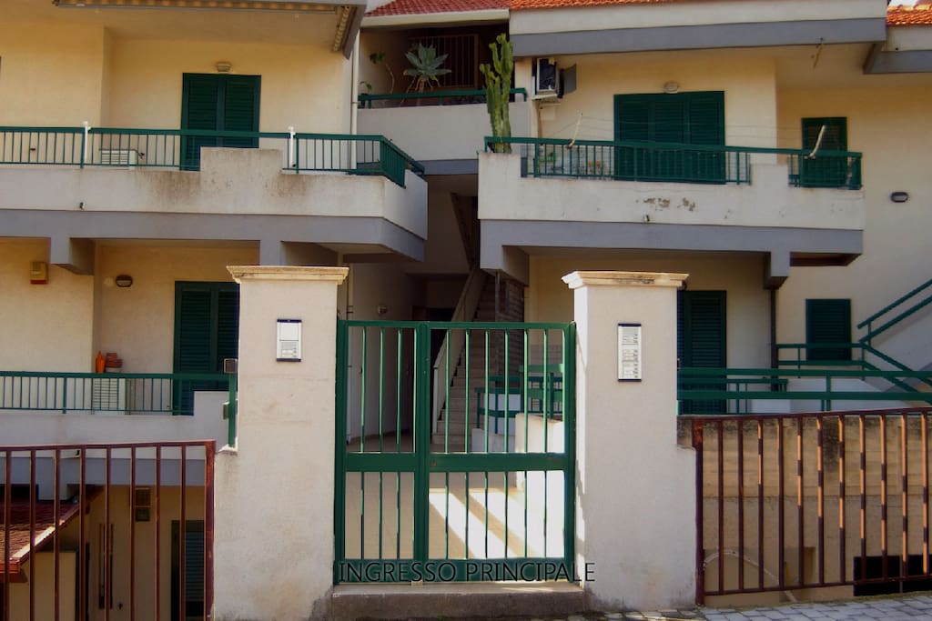 cancelletto d'entrata su strada