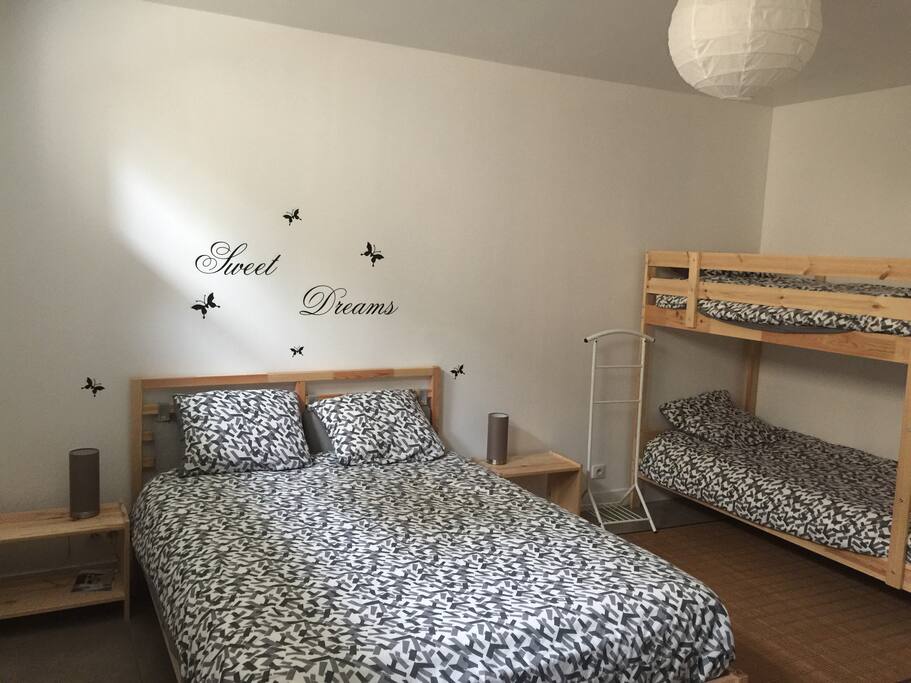 Une chambre 2 adultes 2 enfants