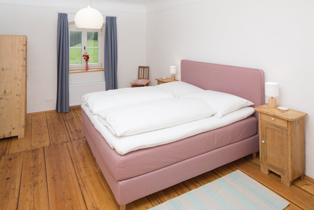 Bedroom 2 - with 180x200cm box spring bed