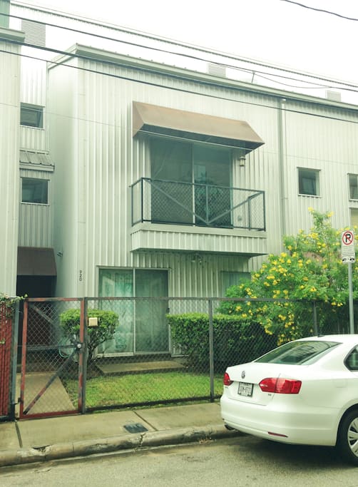 Front access to the property.