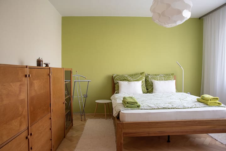 2 bedroom apartment with 2 private parking places