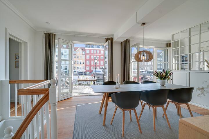 Views apartment in Nyhavn directly to the water gallery image 4