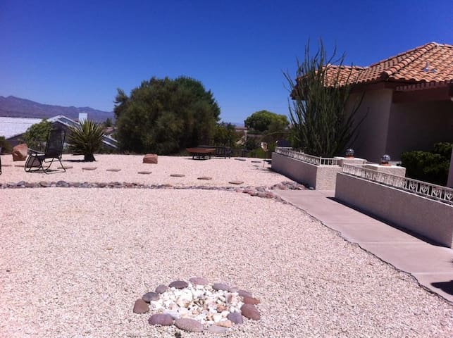 Nice & Private bedroom & bath w/ Wifi, Kingman AZ