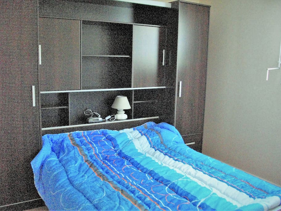 chambre avec lit de 140