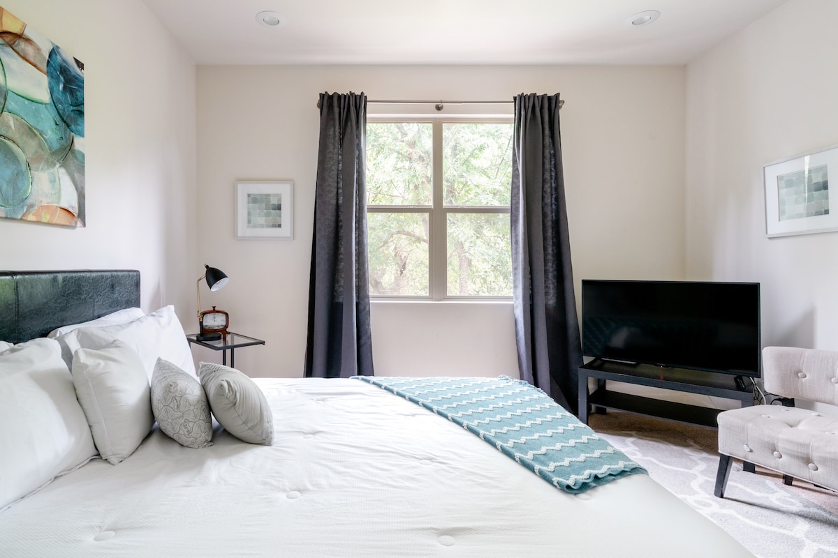 Inviting, Roomy Escape in Hip East Austin with a Garage Gym