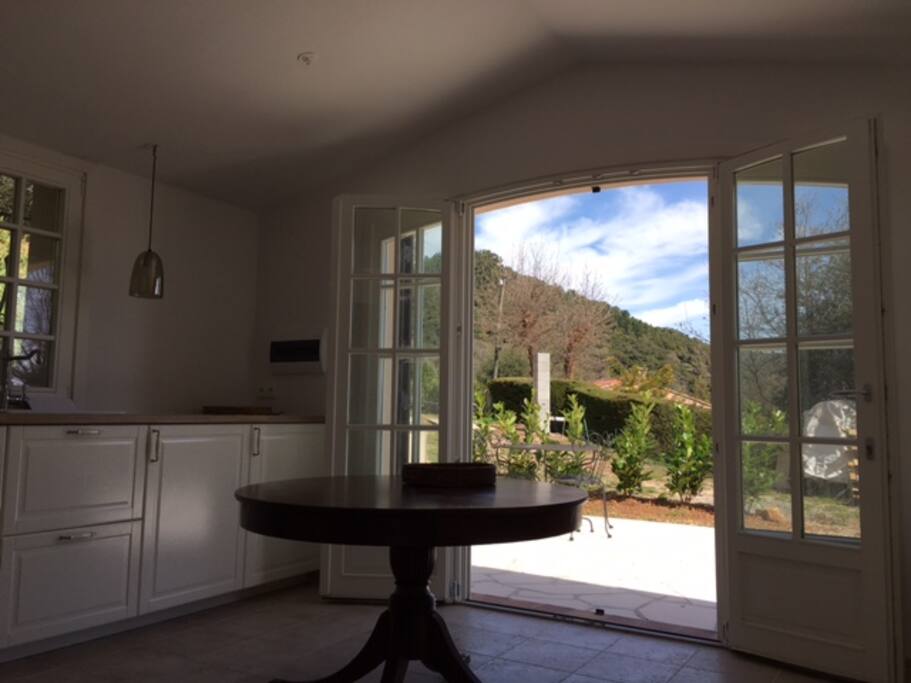 Livingroom/kitchen with open doors