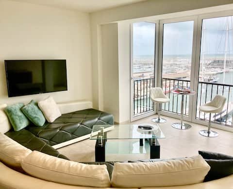 Top performing Airbnb: WOW - Centric Penthous With Amazing Views in Dénia