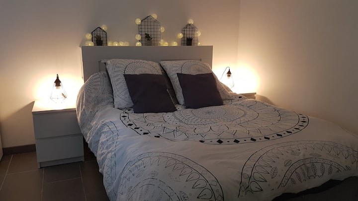 New 140cm Emma mattress bed