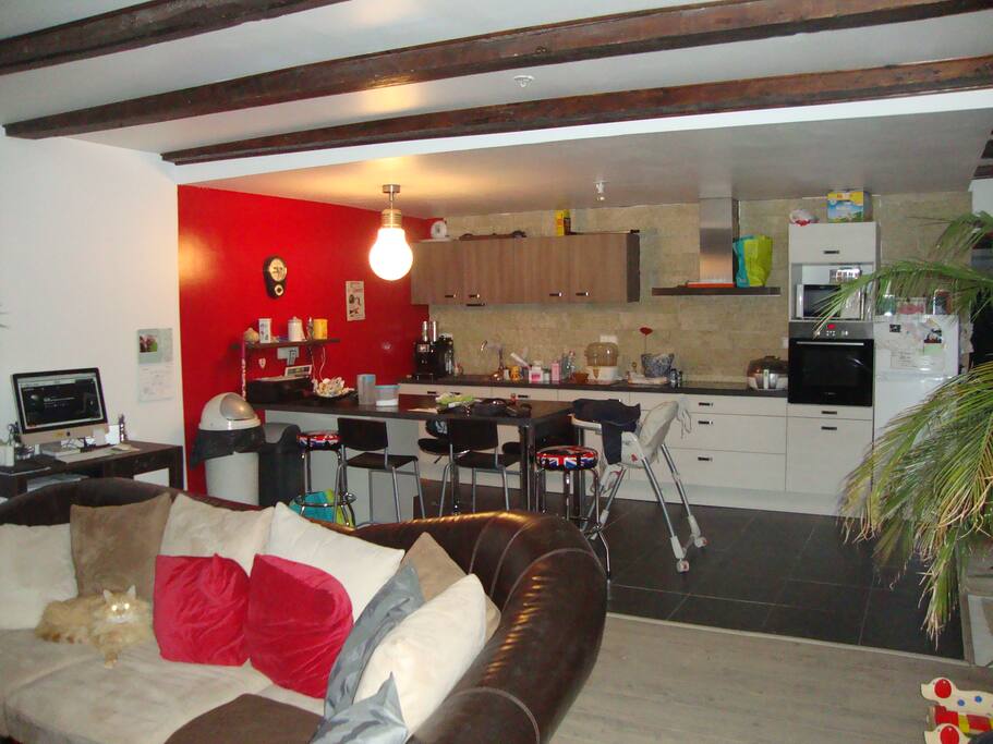 cuisine adjacent salon
