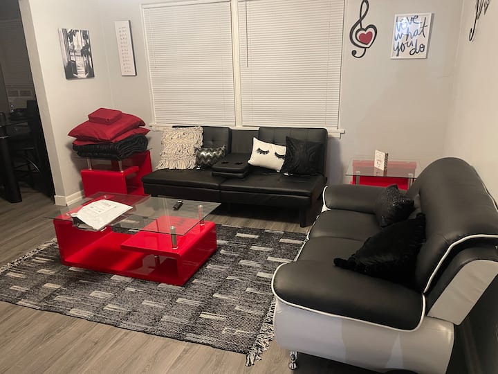 New York 
Chic, City-styled 1 Bdrm Apt. - South Bend, IN
