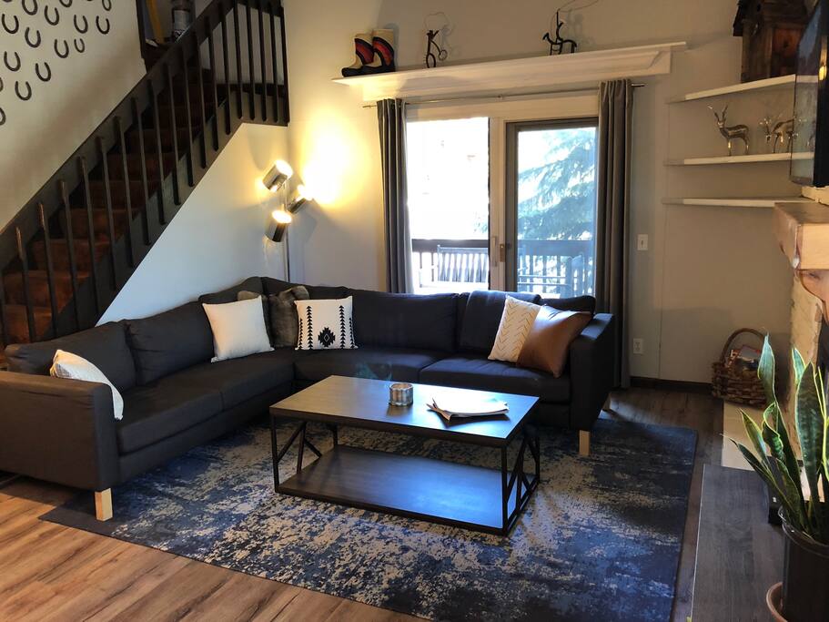 Large modern living room - seat 8 comfortably for TV or game night.