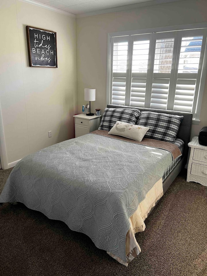 Bay to Beach Cottage, Couple’s Retreat