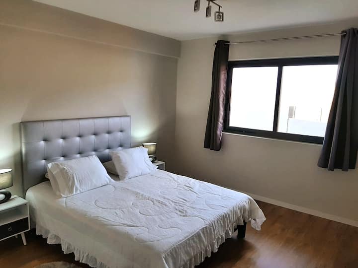 2号房，带泳池景观的标准双人床