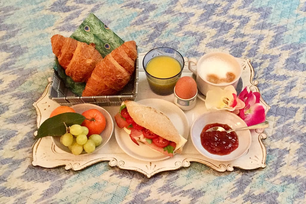 Breakfast in bed can be added for 7 euros per person :)